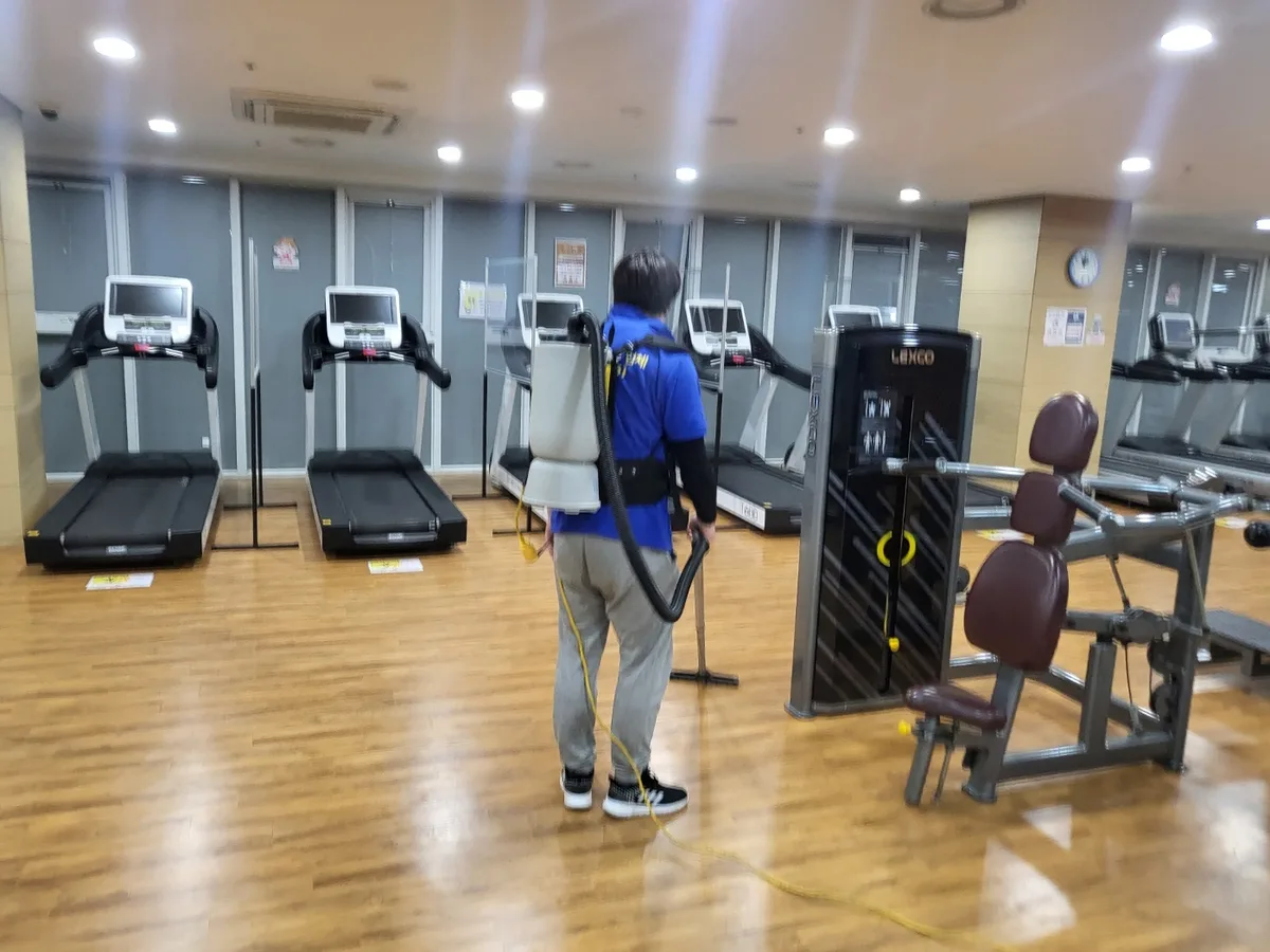 중구 반구동 헬스장 샤워실 장비 주변 정밀 위생청소 사례 - 행진크린