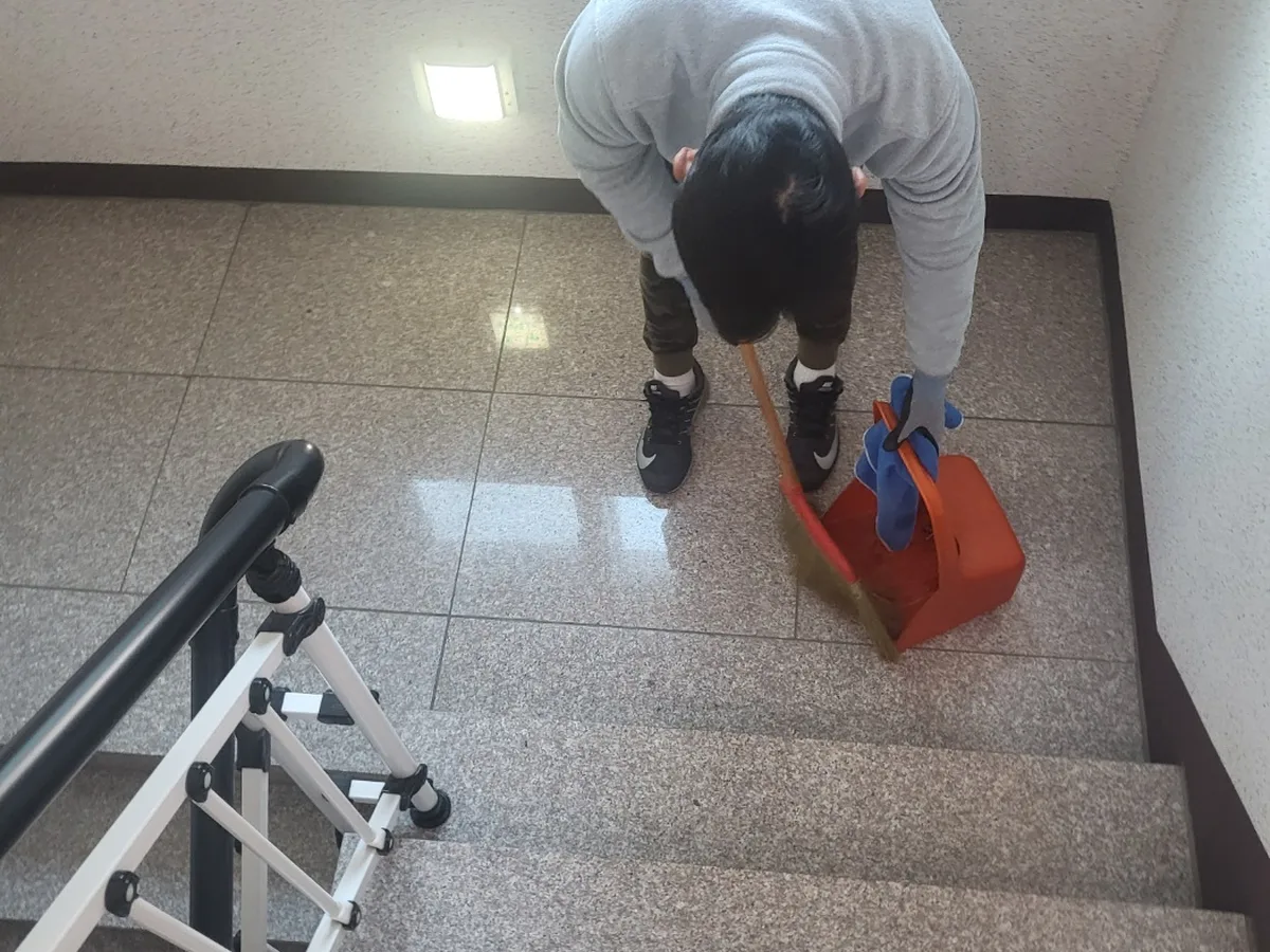 북구 명촌동 건물 공동현관 장비 주변 정밀 위생청소 사례 - 행진크린